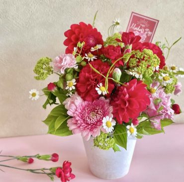 ５月１２日（日）は母の日です｜「西冨花園」　（大阪府池田市の花キューピット加盟店 花屋）のブログ