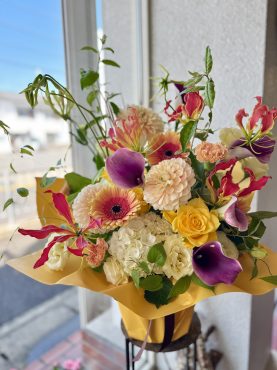 お誕生日アレンジメント｜「西冨花園」　（大阪府池田市の花キューピット加盟店 花屋）のブログ