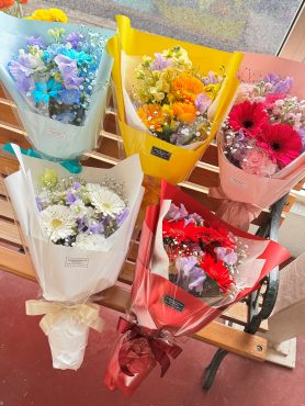 推しカラーの花束｜「西冨花園」　（大阪府池田市の花キューピット加盟店 花屋）のブログ
