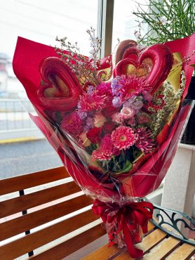 送別の花束（バルーン入り１１)｜「西冨花園」　（大阪府池田市の花キューピット加盟店 花屋）のブログ